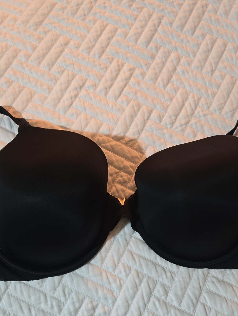 Victoria's Secret Black Molded T-Shirt Bra